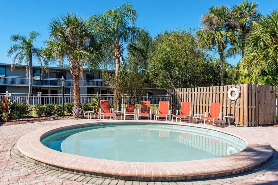 Econo Lodge Orlando Airport hotel detail image 2