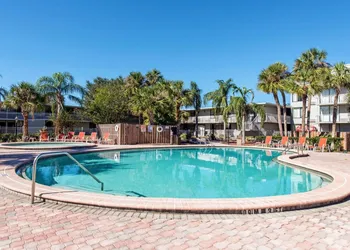 Econo Lodge Orlando Airport hotel thumbnail 3
