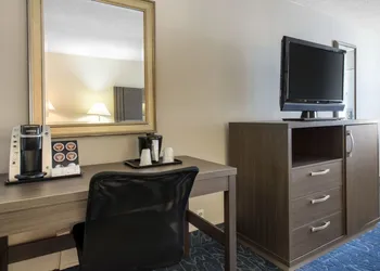 Econo Lodge Orlando Airport hotel thumbnail 5