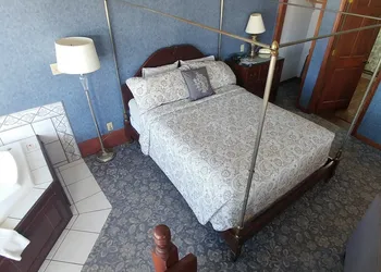 Snug Harbor Inn hotel thumbnail 8