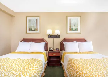 Days Inn By Wyndham College Park hotel thumbnail 2