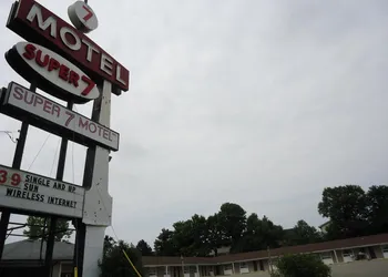 Super 7 Motel hotel thumbnail 5