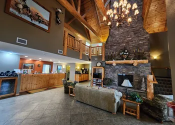 Pine Peaks Lodge & Suites hotel thumbnail 2