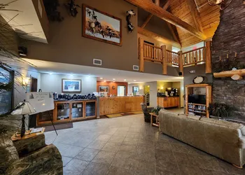 Pine Peaks Lodge & Suites hotel thumbnail 3