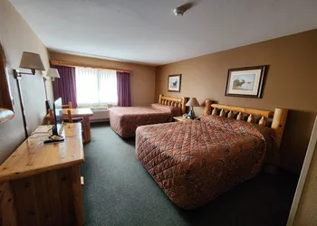 Pine Peaks Lodge & Suites hotel thumbnail 6