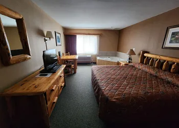Pine Peaks Lodge & Suites hotel thumbnail 7