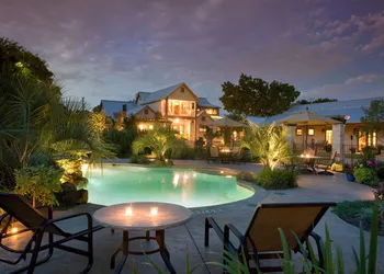 Inn on Lake Granbury a Boutique Hotel hotel thumbnail 2