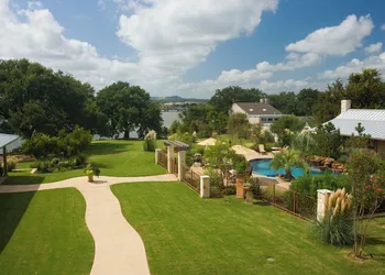 Inn on Lake Granbury a Boutique Hotel hotel thumbnail 3
