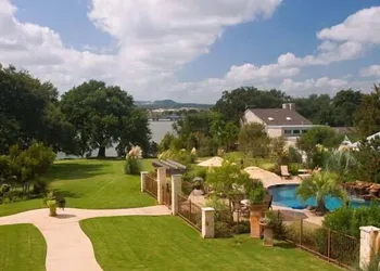 Inn on Lake Granbury a Boutique Hotel hotel thumbnail 7