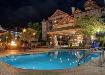 Bearskin Lodge on the River hotel thumbnail 3