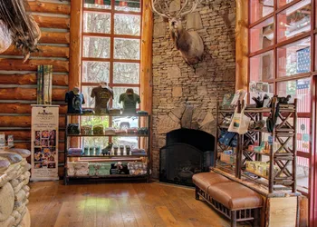 Bearskin Lodge on the River hotel thumbnail 7