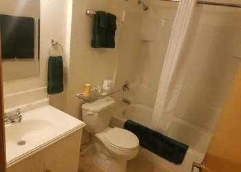 Eagle Bay Inn hotel thumbnail 2