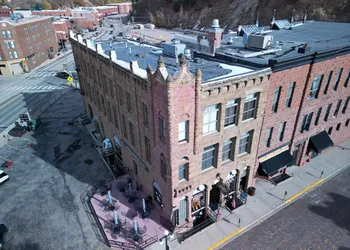 Historic Iron Horse Inn hotel thumbnail 2