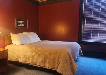Historic Iron Horse Inn hotel thumbnail 8