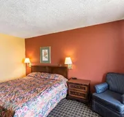 Econo Lodge Inn & Suites Orangeburg hotel detail image 3