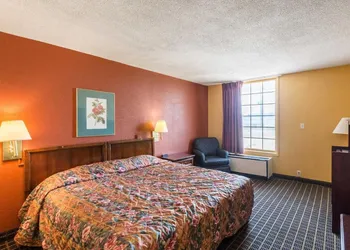 Econo Lodge Inn & Suites Orangeburg hotel thumbnail 4