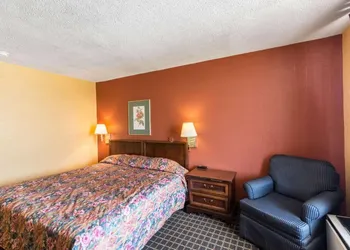 Econo Lodge Inn & Suites Orangeburg hotel thumbnail 2