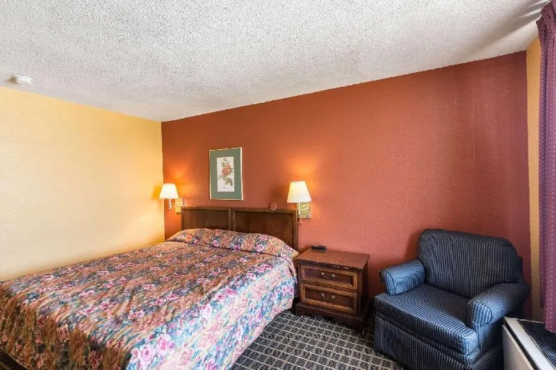 Econo Lodge Inn & Suites Orangeburg hotel detail image 2