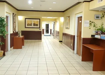 Home Inn & Suites hotel thumbnail 7