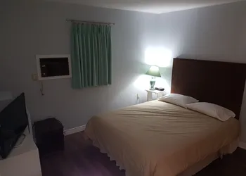 Pine cone Motel hotel thumbnail 7