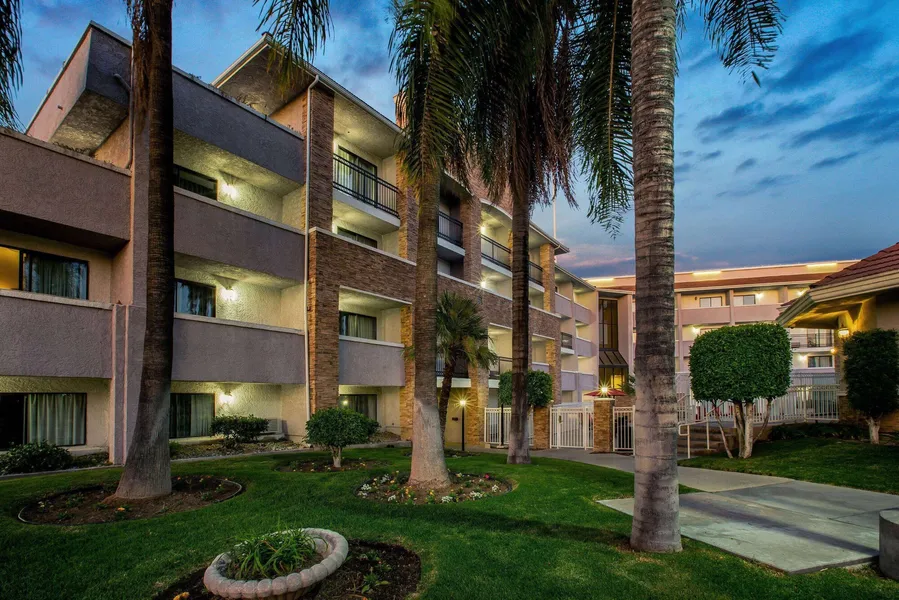 La Quinta Inn & Suites by Wyndham Pomona hotel detail image 2