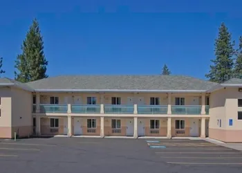 Shasta Pines Motel & Suites hotel thumbnail 3