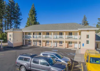 Shasta Pines Motel & Suites hotel thumbnail 6