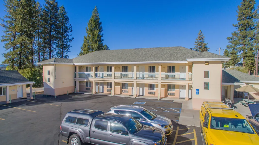 Shasta Pines Motel & Suites hotel detail image 6