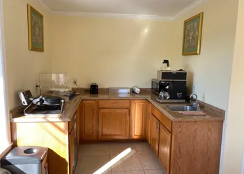 Deluxe Inn hotel thumbnail 7