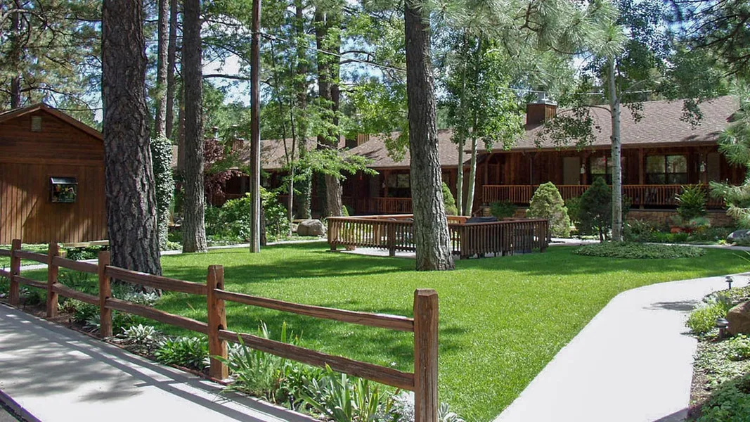 Shadow Mountain Lodge and Cabins hotel detail image 6
