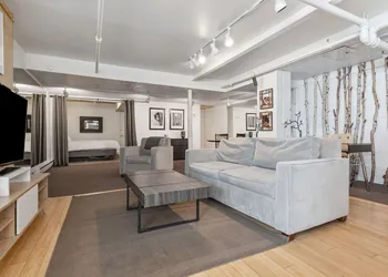 The Haus on Mirror Lake hotel thumbnail 6