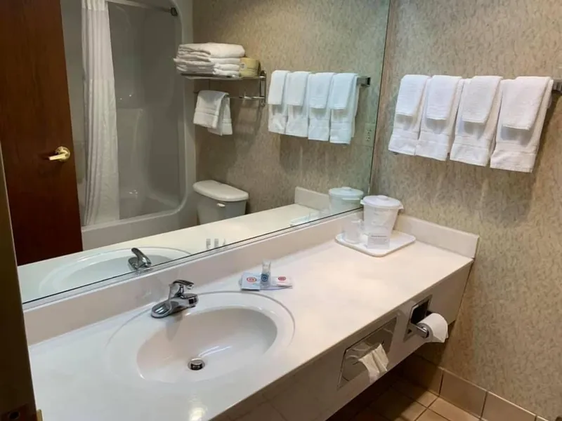 Quality Inn & Suites hotel detail image 6