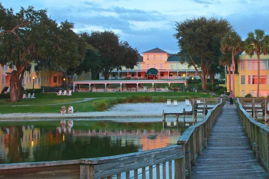 Lakeside Inn hotel detail image 2