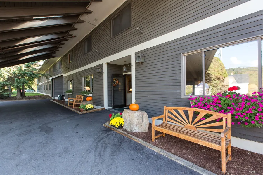 Commodores Inn hotel detail image 6