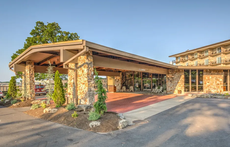 Lodge Of Four Seasons Golf Resort, Marina & Spa hotel detail image 6