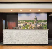 La Quinta Inn & Suites by Wyndham Denton - University Drive hotel detail image 4