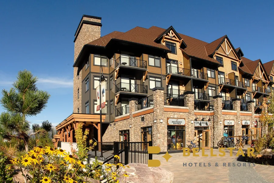 Glacier Mountaineer Lodge hotel detail image 2