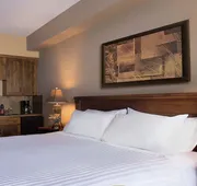 Glacier Mountaineer Lodge hotel detail image 5