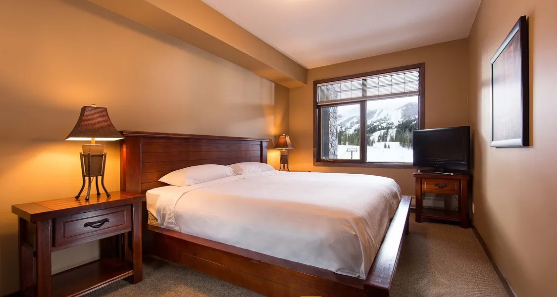 Glacier Mountaineer Lodge hotel detail image 6