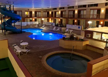 Grand Texan Hotel And Convention Center hotel thumbnail 2