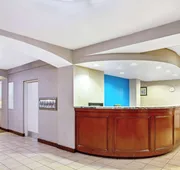 La Quinta Inn & Suites by Wyndham Stamford / New York City hotel detail image 5