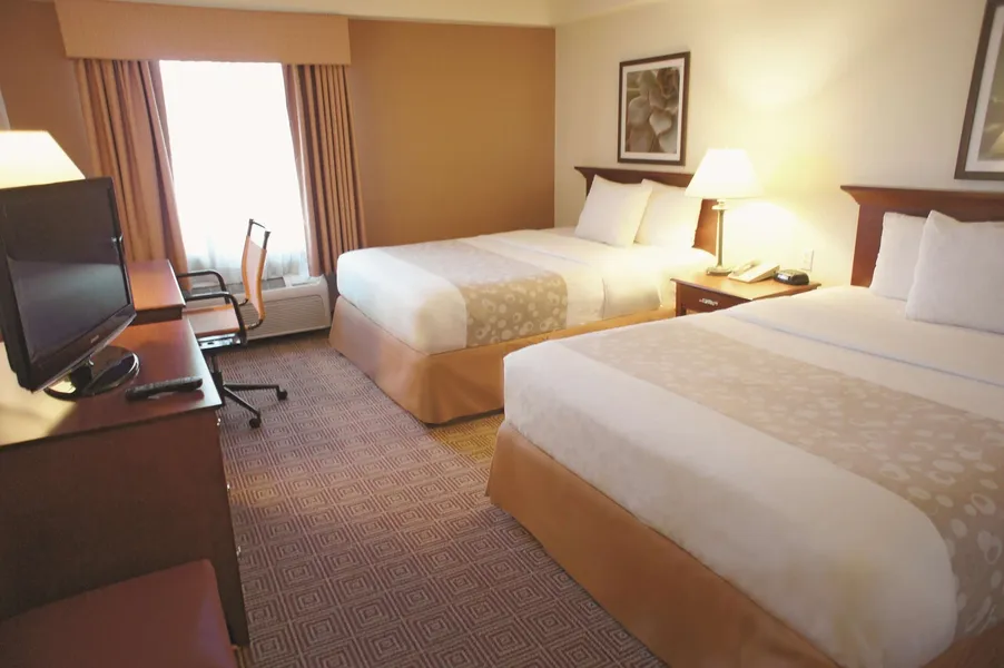 La Quinta Inn & Suites by Wyndham Stamford / New York City hotel detail image 6