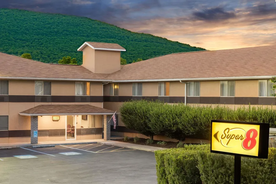 Super 8 by Wyndham Burnham/Lewistown hotel detail image 6