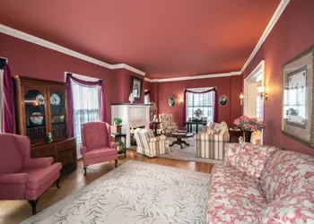 Looking Glass Inn hotel thumbnail 7