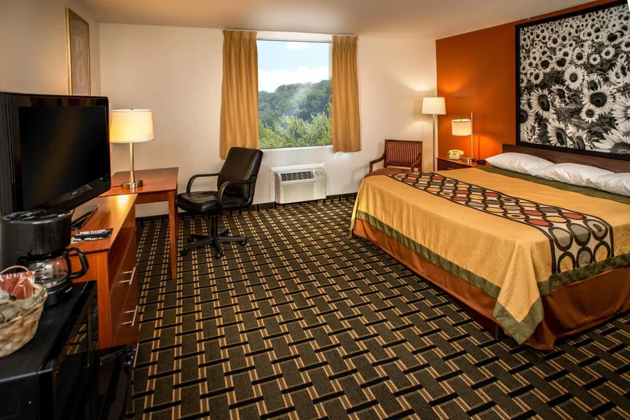 Super 8 by Wyndham Prestonsburg hotel detail image 6