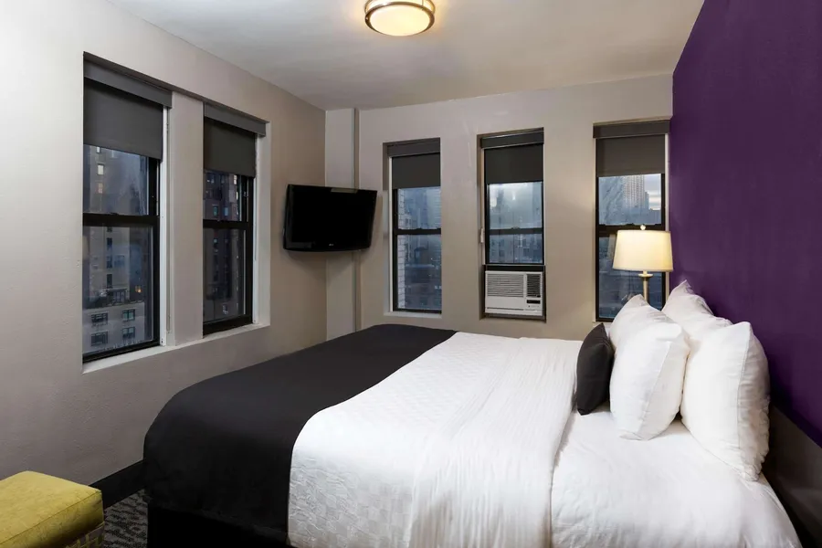 La Quinta Inn & Suites by Wyndham New York City Central Park hotel detail image 6