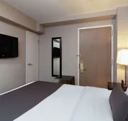La Quinta Inn & Suites by Wyndham New York City Central Park hotel detail image 7