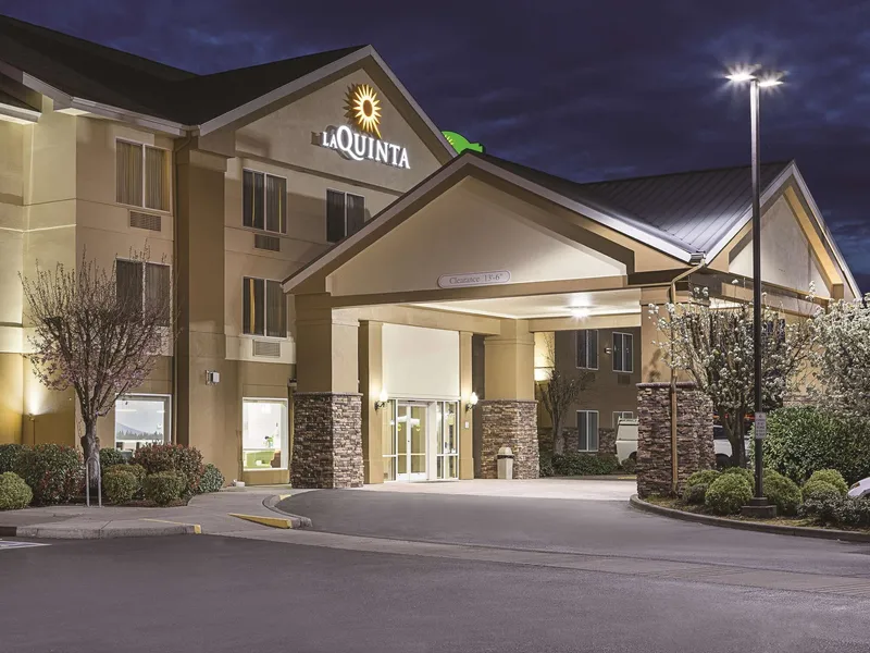 La Quinta Inn & Suites by Wyndham Central Point - Medford hotel detail image 2