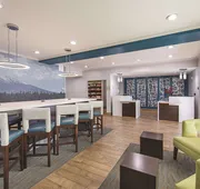 La Quinta Inn & Suites by Wyndham Central Point - Medford hotel detail image 5