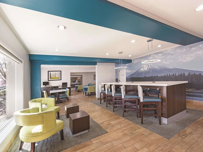 La Quinta Inn & Suites by Wyndham Central Point - Medford hotel detail image 6